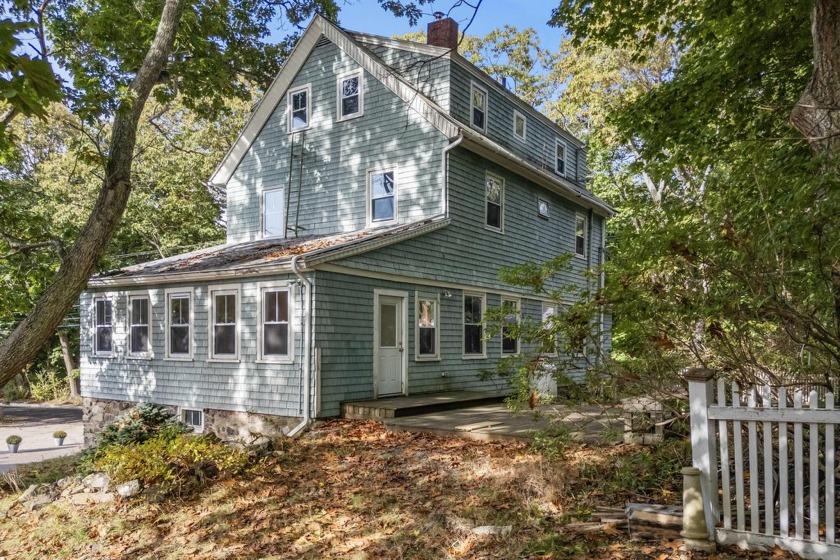 Welcome to Groveside, a 3-unit residential building that was one - Beach Lot for sale in York, Maine on Beachhouse.com