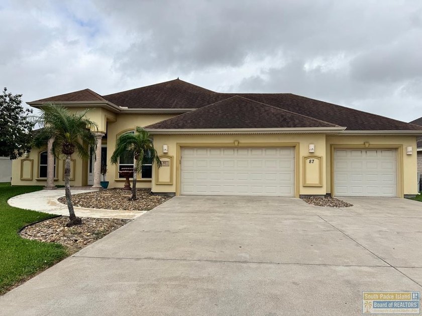 Welcome to this nicely maintained 2,000+ sq ft home offering the - Beach Home for sale in Laguna Vista, Texas on Beachhouse.com