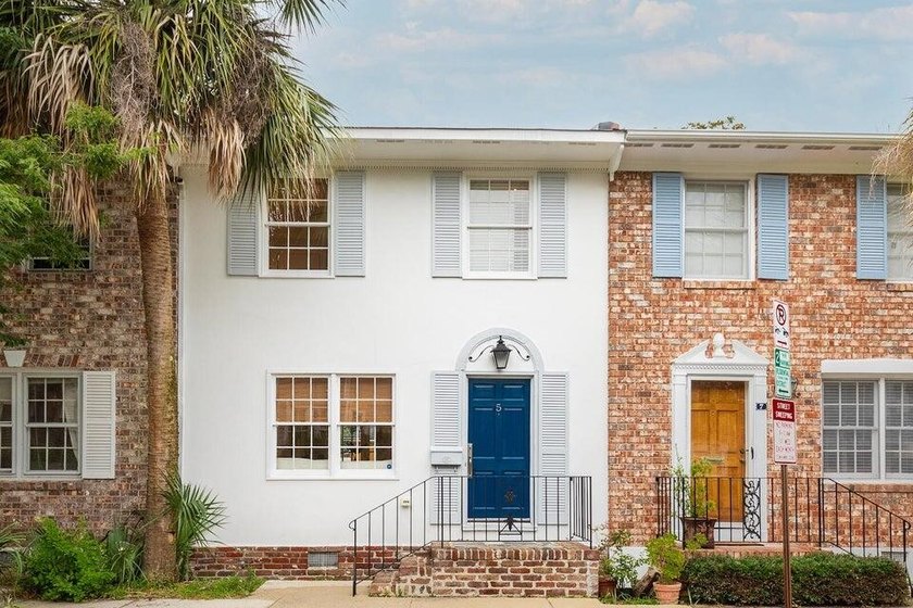 HARLESTON VILLAGE PIED-A-TERRE! Imagine living in the heart of - Beach Townhome/Townhouse for sale in Charleston, South Carolina on Beachhouse.com