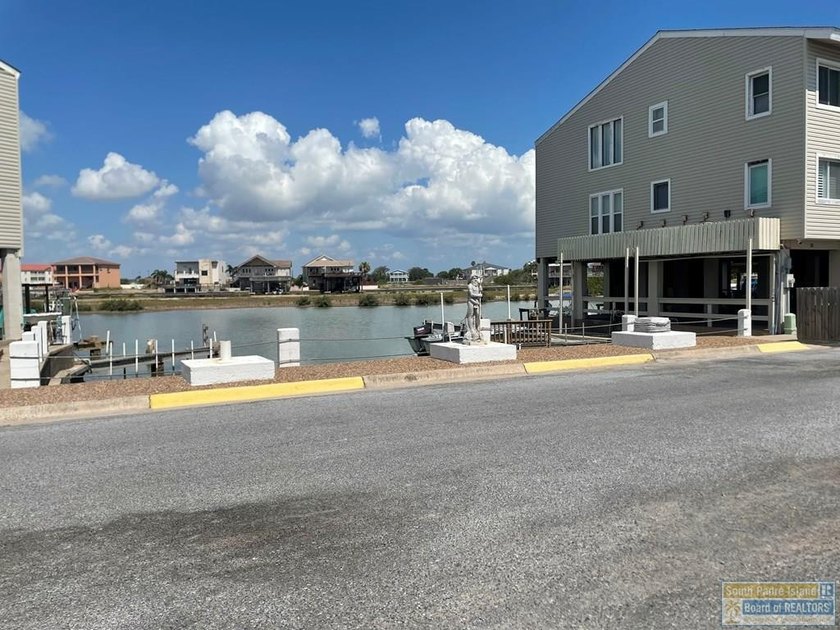 Updated to the max!  This pristine condo has never been a rental - Beach Condo for sale in Port Isabel, Texas on Beachhouse.com