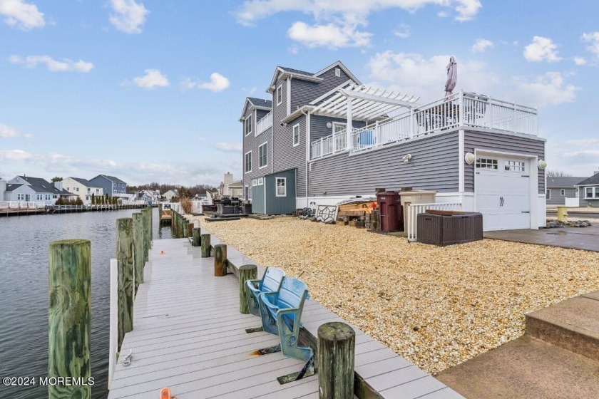 Welcome to 92 Ocean Gate Drive in Berkley Shores. This 9 year - Beach Home for sale in Bayville, New Jersey on Beachhouse.com