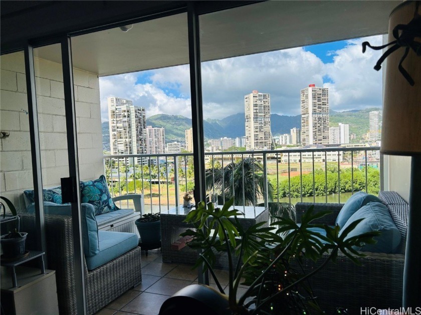 Pet Friendly and 30 day minimum rentals allowed!!Highly Coveted - Beach Condo for sale in Honolulu, Hawaii on Beachhouse.com
