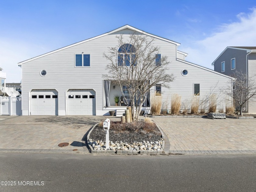 WATERFRONT ~ BOATERS DREAM! SECONDS TO THE BAY! A True Boater's - Beach Home for sale in Manahawkin, New Jersey on Beachhouse.com