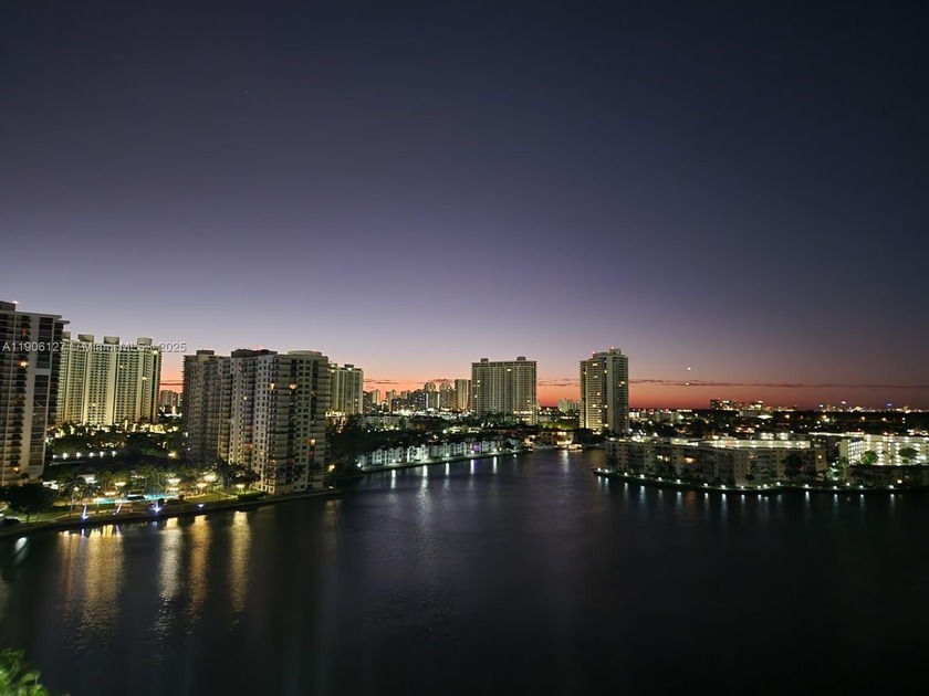 WELCOME TO AVENTURA, FLORIDA!  THIS DIRECT WATERFRONT CORNER - Beach Condo for sale in Aventura, Florida on Beachhouse.com