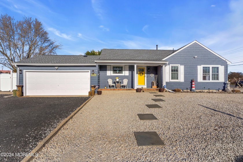 Be close to LBI & love where you live! This fantastic Colony - Beach Home for sale in Manahawkin, New Jersey on Beachhouse.com