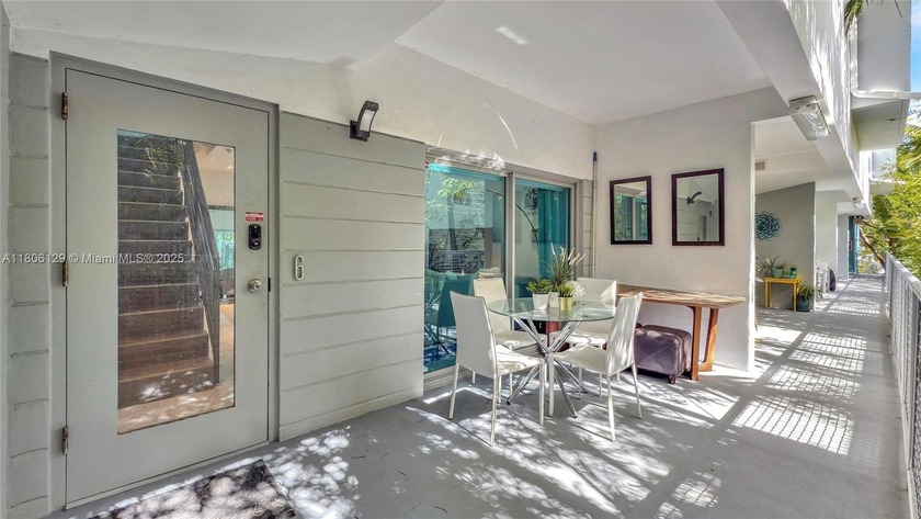 Fully remodeled Tri-level townhouse with 28 ft ceilings - Beach Condo for sale in Miami Beach, Florida on Beachhouse.com