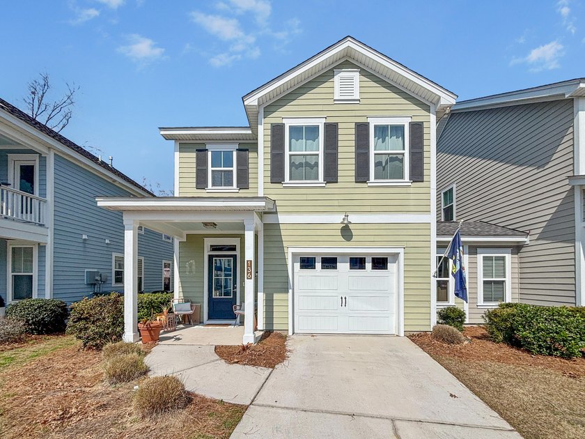 Welcome to your own laid-back coastal retreat in the heart of - Beach Home for sale in Charleston, South Carolina on Beachhouse.com