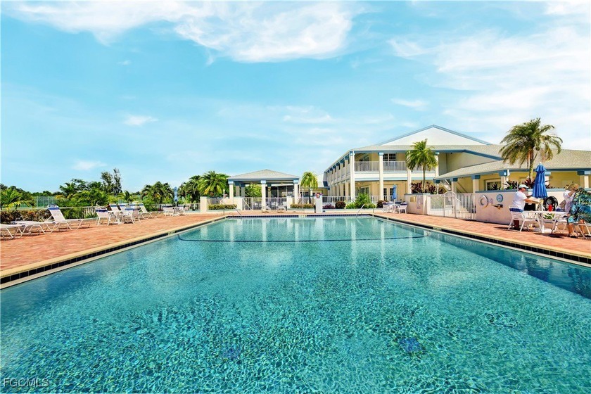 Welcome to 10482 Winchester Ct-your spacious Florida escape - Beach Home for sale in Fort Myers, Florida on Beachhouse.com