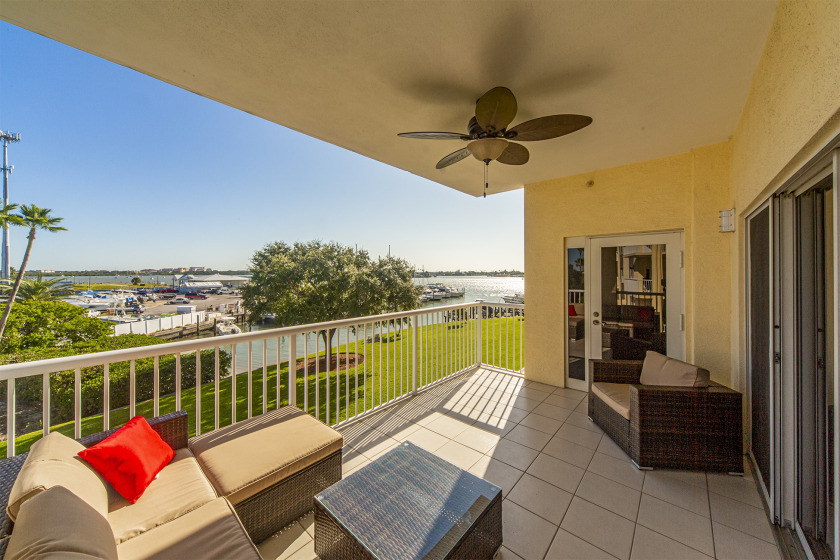 Gorgeous Updated 3 bedroom 2 bath Waterfront Condo - Boaters - Beach Vacation Rentals in Madeira Beach, Florida on Beachhouse.com
