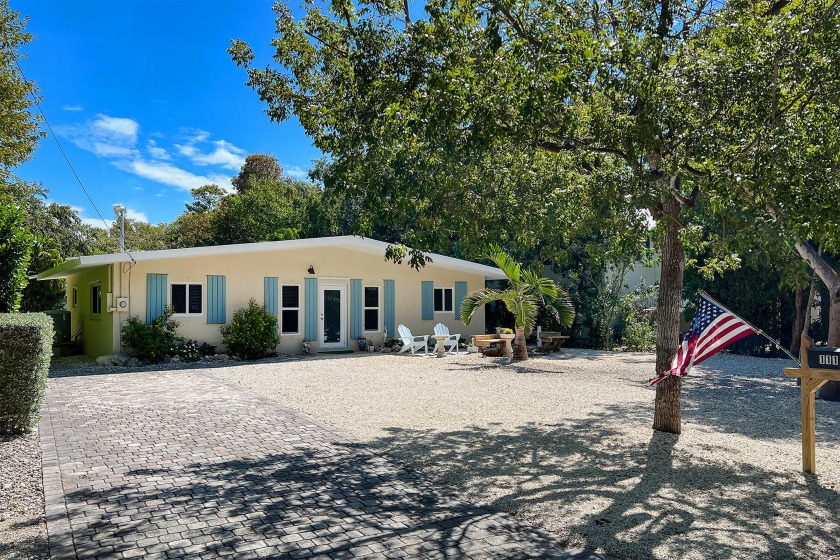 Embrace the island lifestyle in this charming 3-bedroom - Beach Home for sale in Plantation Key, Florida on Beachhouse.com