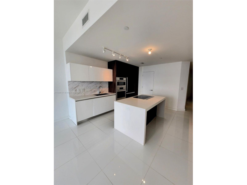 One bedroom, 2  full bath + den corner unit in Paramount World - Beach Condo for sale in Miami, Florida on Beachhouse.com