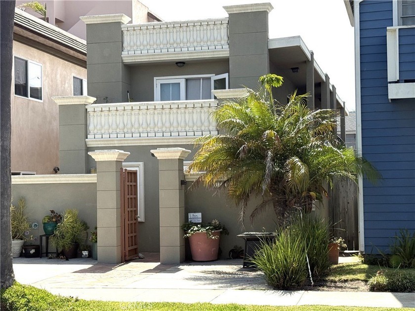 Just half a block from the beach and the Electric Avenue - Beach Townhome/Townhouse for sale in Seal Beach, California on Beachhouse.com
