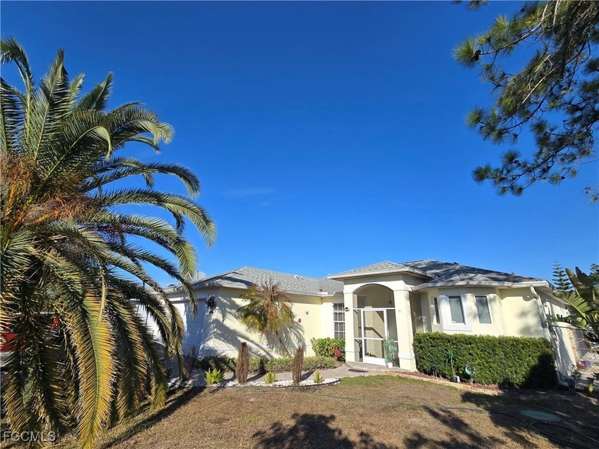 Priced to Sell *Your PERFECT 3 Bedroom and 3 Bathroom Home!* yes - Beach Home for sale in Lehigh Acres, Florida on Beachhouse.com