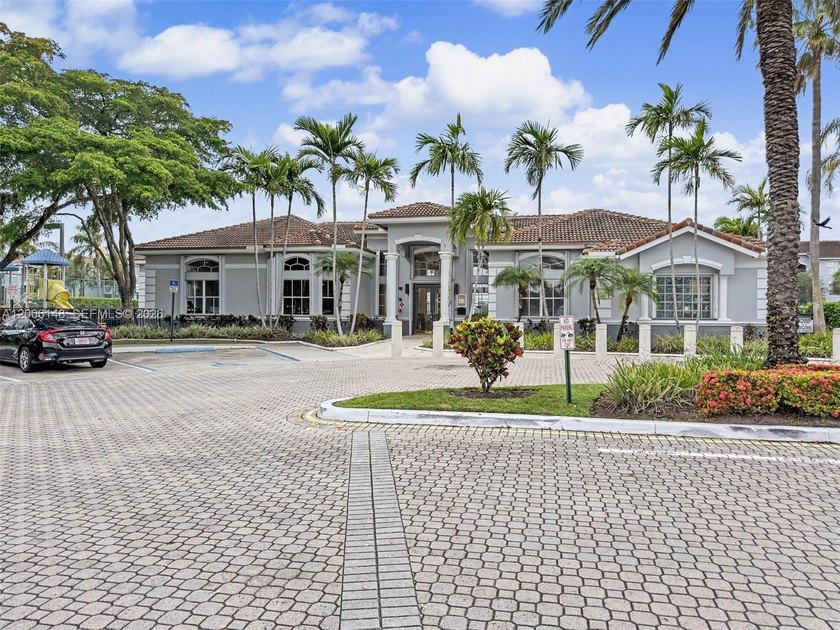 Spacious three-bedroom unit on the third floor with a beautiful - Beach Condo for sale in Pembroke Pines, Florida on Beachhouse.com