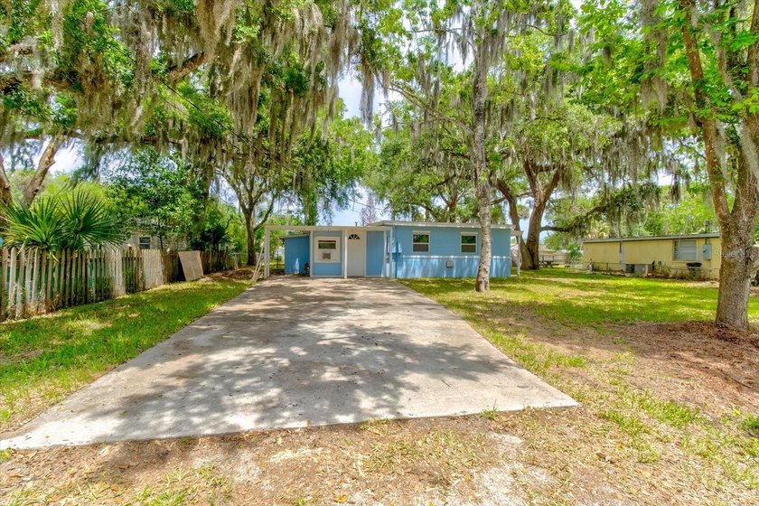 Welcome to your slice of New Smyrna Beach! This charming - Beach Home for sale in New Smyrna Beach, Florida on Beachhouse.com