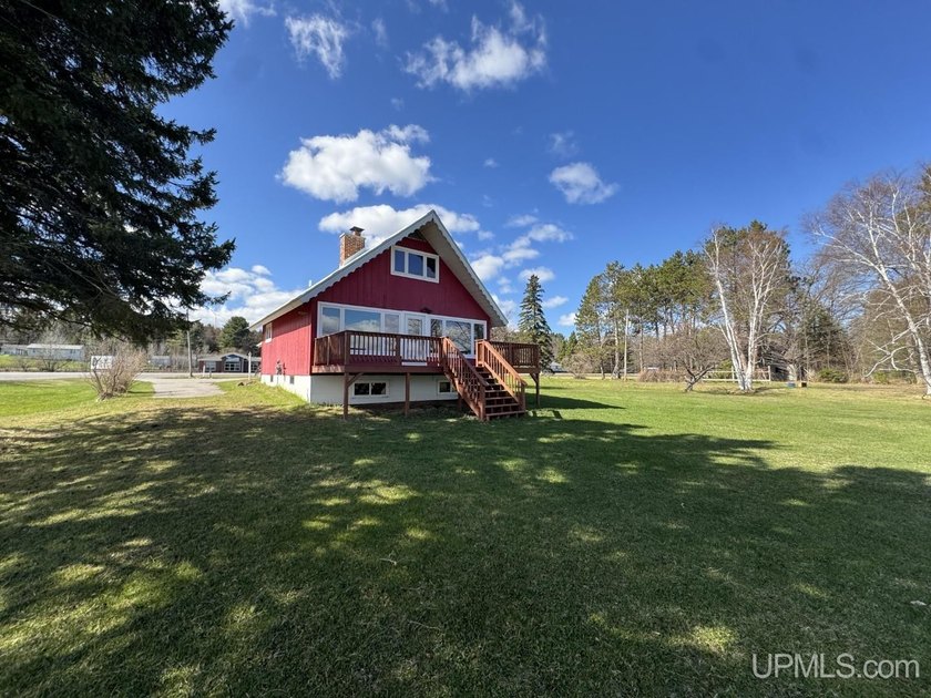 Adorable Michigan cottage with 125' of Lake Superior shoreline - Beach Home for sale in Baraga, Michigan on Beachhouse.com