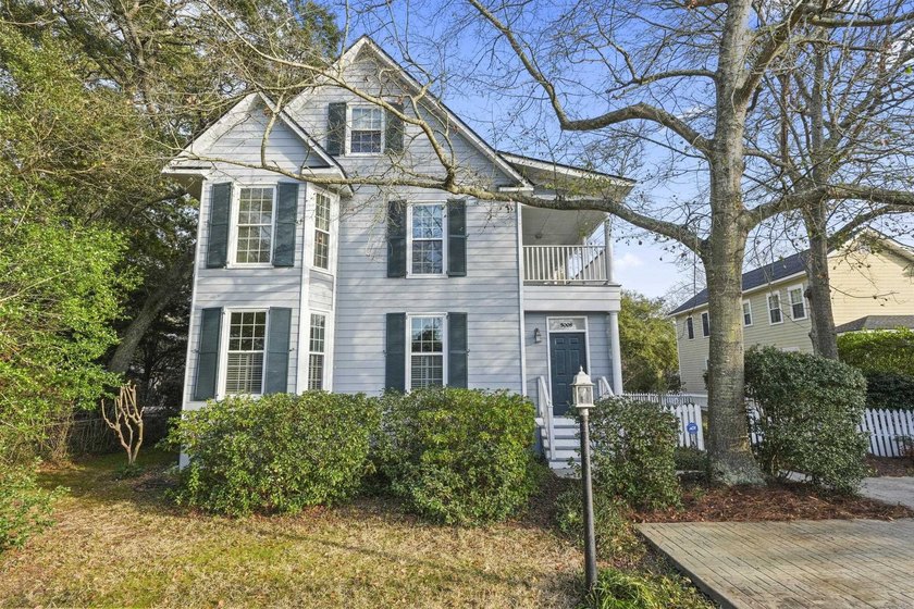 EAST OF 17 | WALK/BIKE TO THE BEACH | NO HOA | PRIME LOCATION - Beach Home for sale in Myrtle Beach, South Carolina on Beachhouse.com