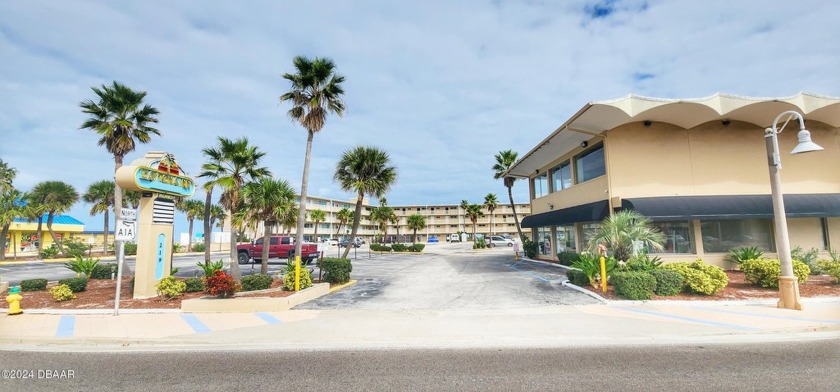 This elegantly remodeled studio condo is not only a stunning - Beach Lot for sale in Daytona Beach, Florida on Beachhouse.com