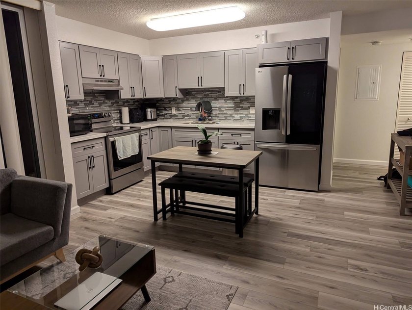 Building B ->DESIRABLE HIGH-FLOOR (#4029) 2 bedroom, 2 bath with - Beach Condo for sale in Honolulu, Hawaii on Beachhouse.com
