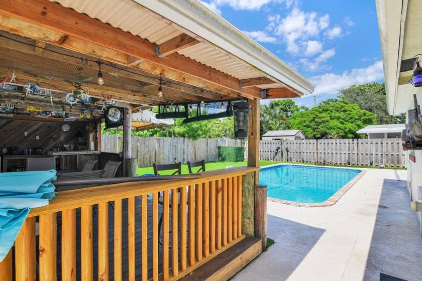 Spacious Oasis! New roof, new electric hot water heater, updated - Beach Home for sale in Pompano Beach, Florida on Beachhouse.com