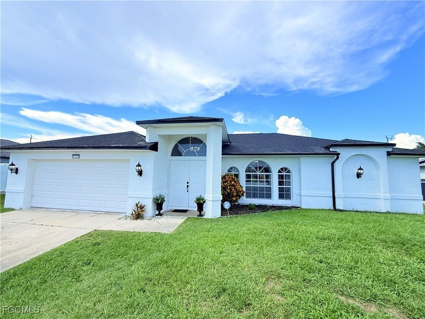 **Charming Home in Cape Coral - Perfect for Families!** This - Beach Home for sale in Cape Coral, Florida on Beachhouse.com