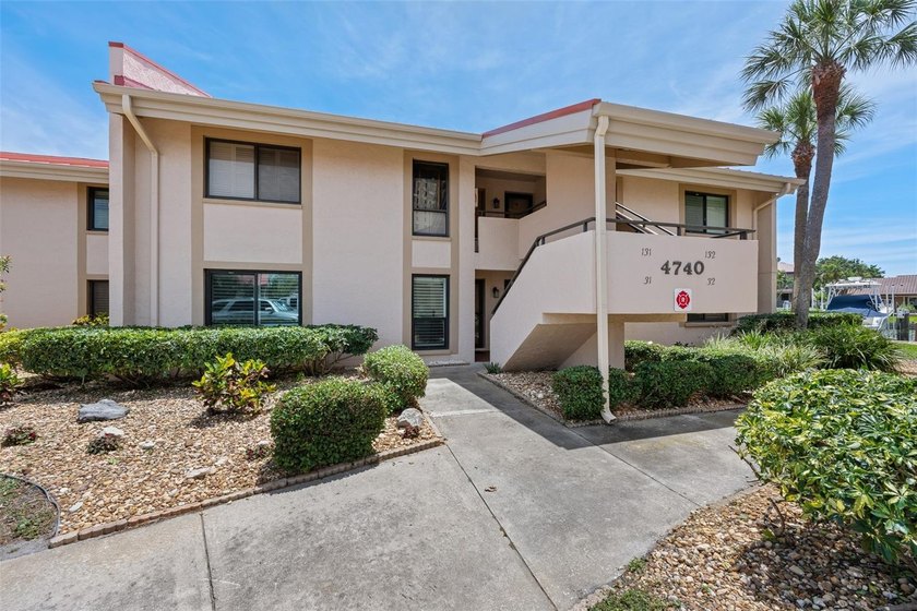 Boater's Paradise! Must see updated 2 bedroom, 2 bath waterfront - Beach Condo for sale in St. Petersburg, Florida on Beachhouse.com