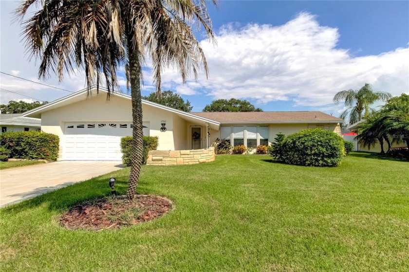 Settled in the lovely Harbor Hills community, this 3 bedroom, 2 - Beach Home for sale in Largo, Florida on Beachhouse.com