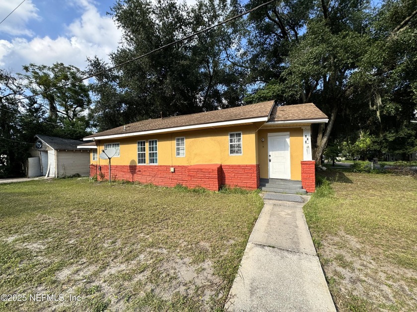 Spacious 4-bedroom, 2-bath home on a desirable corner lot - Beach Home for sale in Jacksonville, Florida on Beachhouse.com