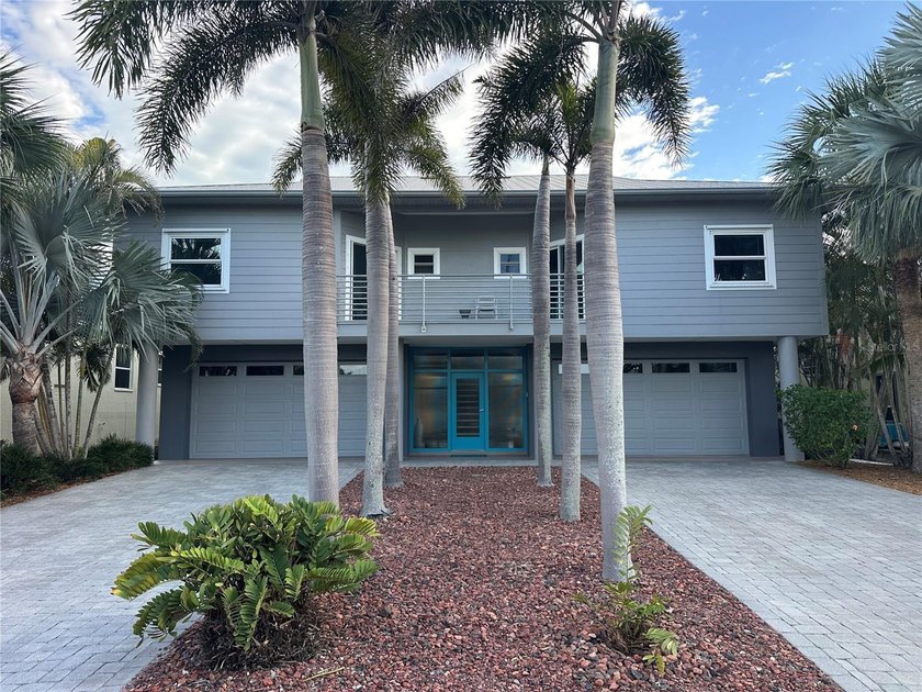Steps away from the white sand Gulf beaches in the heart of - Beach Home for sale in Belleair Beach, Florida on Beachhouse.com