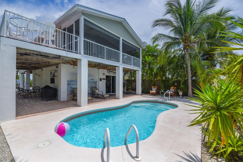 This picturesque real estate gem boasts 3 bedrooms and 2 - Beach Home for sale in Summerland Key, Florida on Beachhouse.com