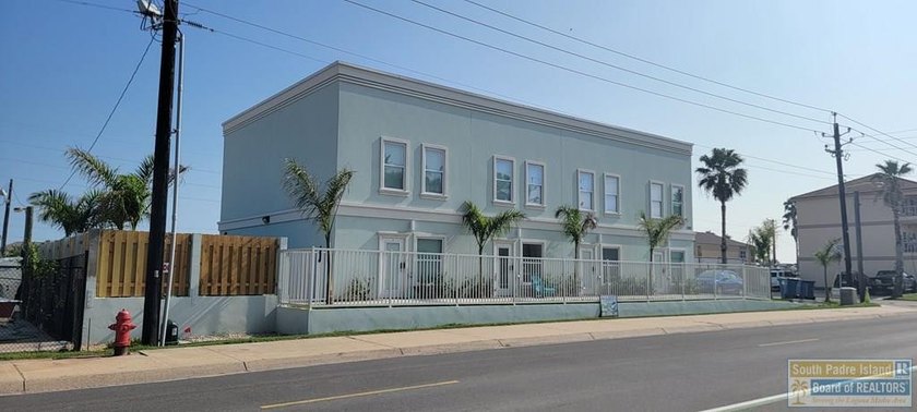 Come see this recently built, beautiful 3 bedroom 2.5 bath condo - Beach Condo for sale in South Padre Island, Texas on Beachhouse.com