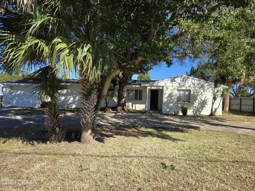 Excellent investor opportunity with this large duplex on the - Beach Townhome/Townhouse for sale in Ormond Beach, Florida on Beachhouse.com