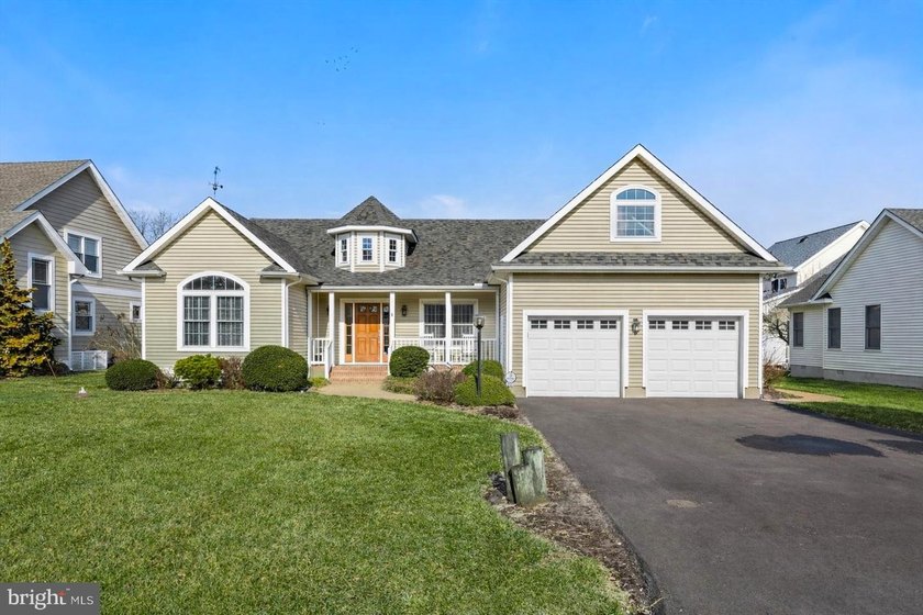Beautiful coastal home with golf course views just 2 miles from - Beach Home for sale in Bethany Beach, Delaware on Beachhouse.com
