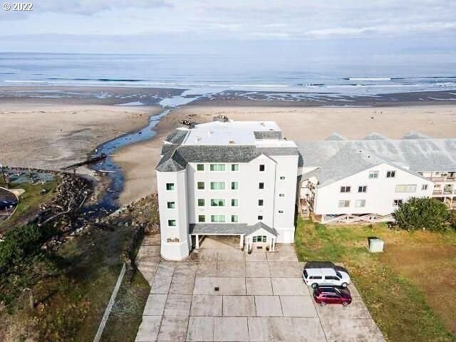 Experience this luxurious oceanfront condo and spectacular - Beach Apartment for sale in Rockaway Beach, Oregon on Beachhouse.com
