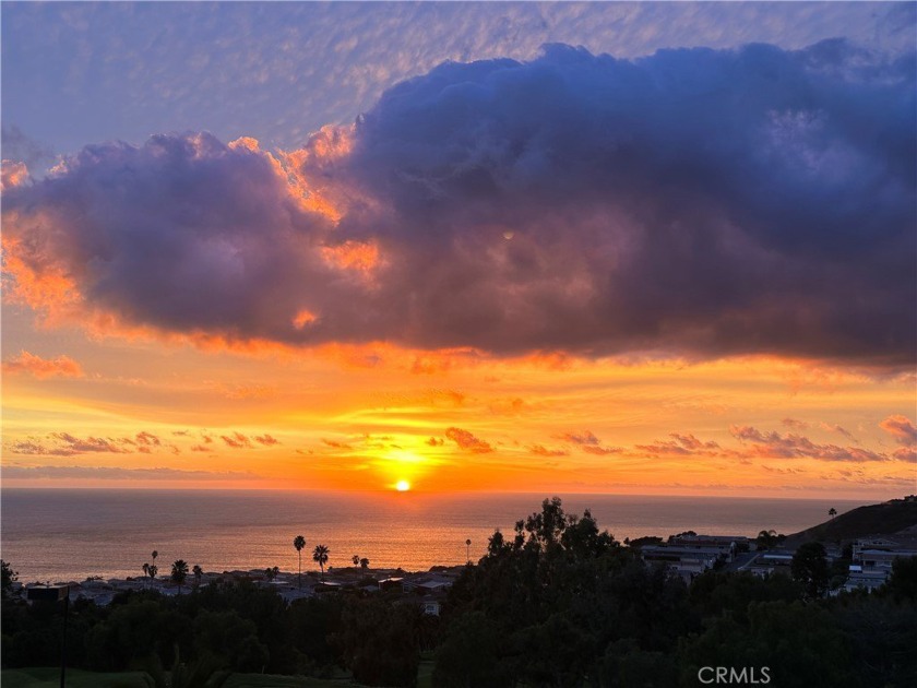 Welcome to this stunning 2-bedroom, 3-bath condominium located - Beach Condo for sale in San Pedro, California on Beachhouse.com