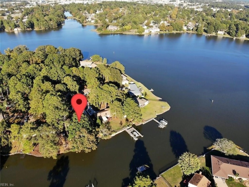 WELCOME HOME TO 809 FONTAINE AVENUE! THIS BEAUTIFUL WATERFRONT - Beach Home for sale in Norfolk, Virginia on Beachhouse.com