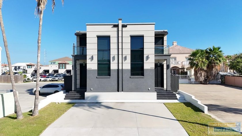 Discover a rare and robust investment opportunity with this - Beach Townhome/Townhouse for sale in South Padre Island, Texas on Beachhouse.com