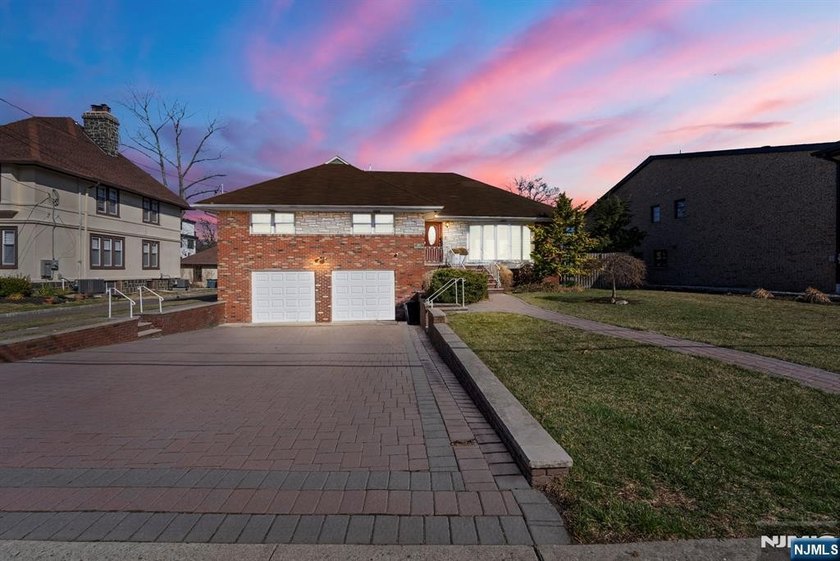 Welcome to an exceptional opportunity at 1070 Cumbermeade Rd - Beach Home for sale in Fort Lee, New Jersey on Beachhouse.com