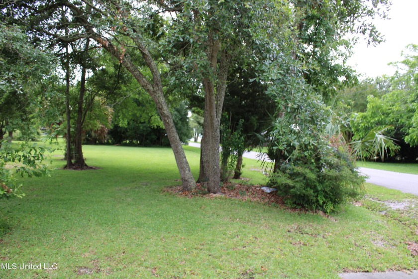 Very nice lot on the Southeast corner of 11th Street and - Beach Lot for sale in Pascagoula, Mississippi on Beachhouse.com