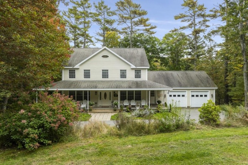 This tranquil, Boothbay Harbor setting awaits you. The farmhouse - Beach Home for sale in Boothbay Harbor, Maine on Beachhouse.com