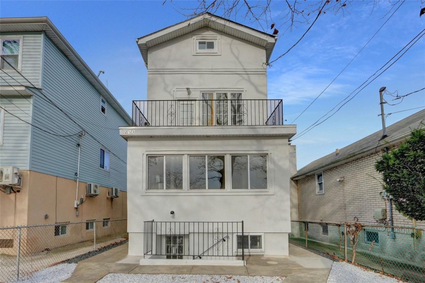 2 Story dwelling with terrace, water views and bridge views - Beach Home for sale in Staten Island, New York on Beachhouse.com