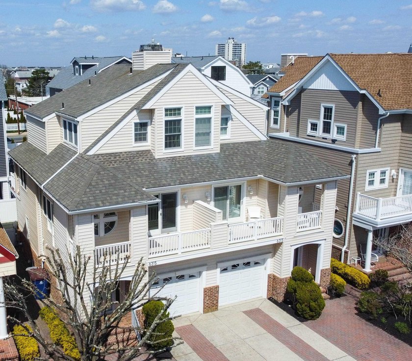 This beautiful townhouse provides modern coastal living blending - Beach Condo for sale in Ventnor, New Jersey on Beachhouse.com