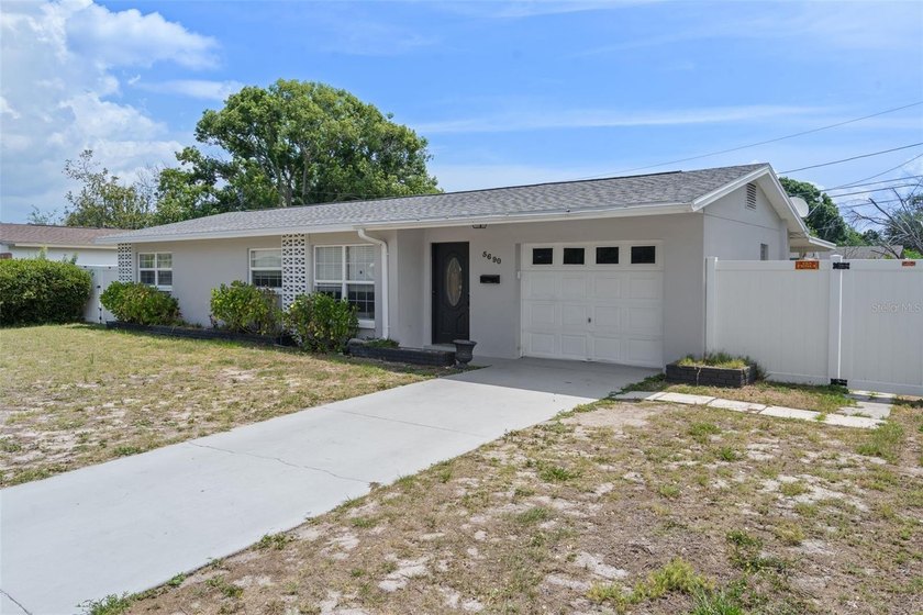 One or more photo(s) has been virtually staged. Discover the - Beach Home for sale in St. Petersburg, Florida on Beachhouse.com