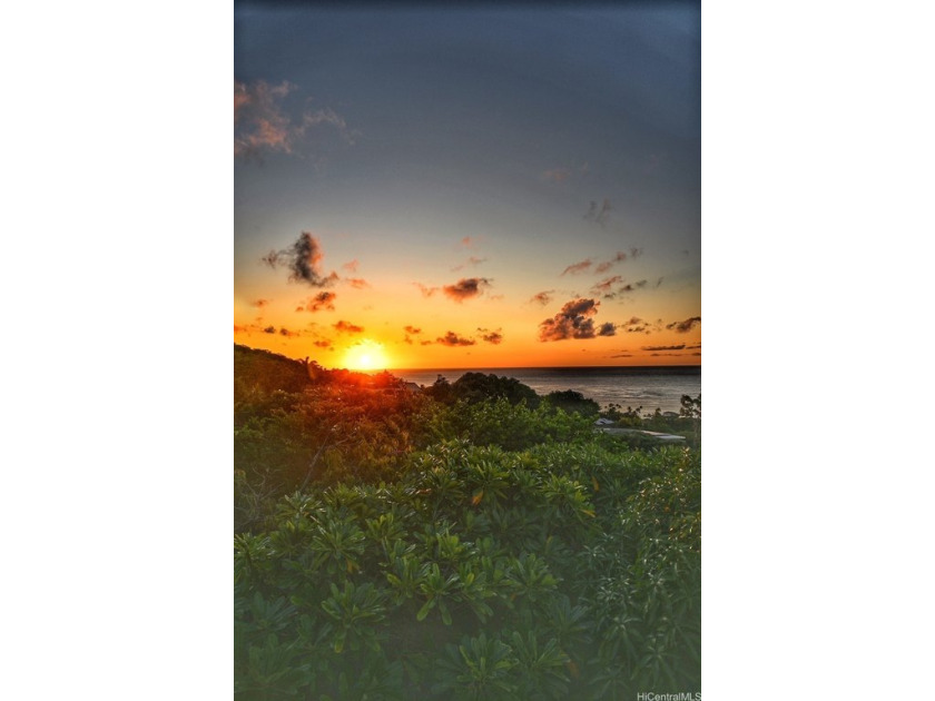 HUGE Ocean View.  Breezy, Single level 3 bdrm 2 bath w/4th bdrm - Beach Home for sale in Honolulu, Hawaii on Beachhouse.com