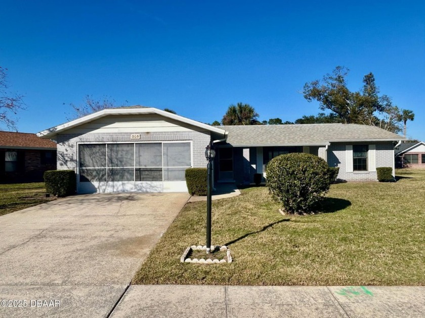 This delightful 2-bedroom, 2-bathroom home is located in a - Beach Home for sale in Daytona Beach, Florida on Beachhouse.com