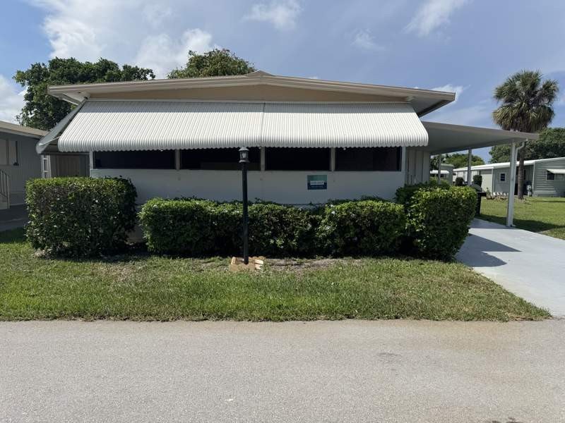 Welcome to this 2-bedroom, 2-bathroom manufactured home - Beach Home for sale in Deerfield Beach, Florida on Beachhouse.com