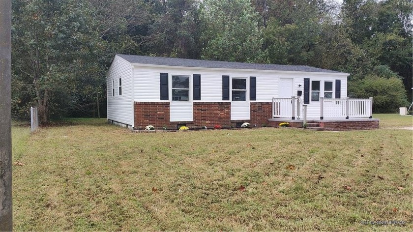 THIS AFFORDABLE MAINTENANCE FREE RANCH IS BEAUTIFULLY RENOVATED - Beach Home for sale in Suffolk, Virginia on Beachhouse.com