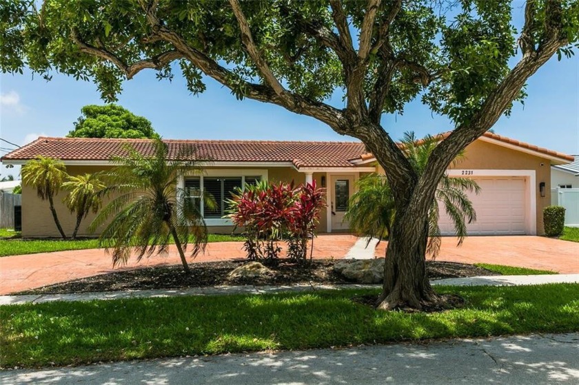 FANTASTIC 4 BEDROOMS 3 BATHS THIS HOME BOASTS 80 FT DOCK. 2 - Beach Home for sale in Lighthouse Point, Florida on Beachhouse.com