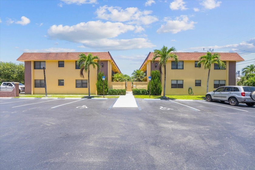 Lovely 2 bedroom 2 bath corner unit in the gated Towne Garden - Beach Condo for sale in Lake Worth Beach, Florida on Beachhouse.com