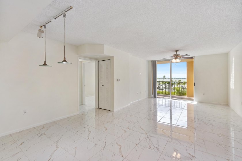 Beautiful 2-bedroom, 2-bathroom condo offering stunning - Beach Condo for sale in Hypoluxo, Florida on Beachhouse.com